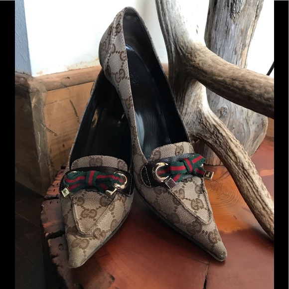 gucci logo pumps